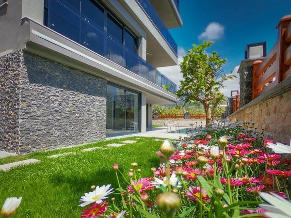 Luxusní vila na prodej v Turecku, jen 700 m od pláže Mahmutlar - soukromá sauna, bazén - 1