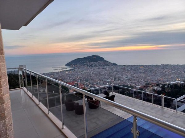 Modern 4-bedroom Alanya villa for sale with a private pool - Alanya Bektaş - 13