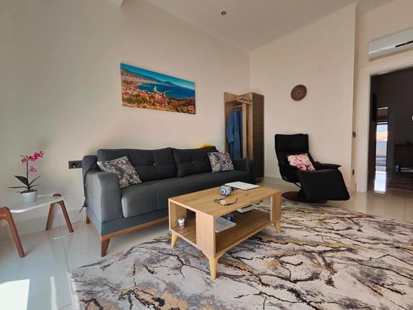 Zařízený mezonet apartmán se 3 ložnicemi a výhledem na moře Alanya - Tosmur - 10